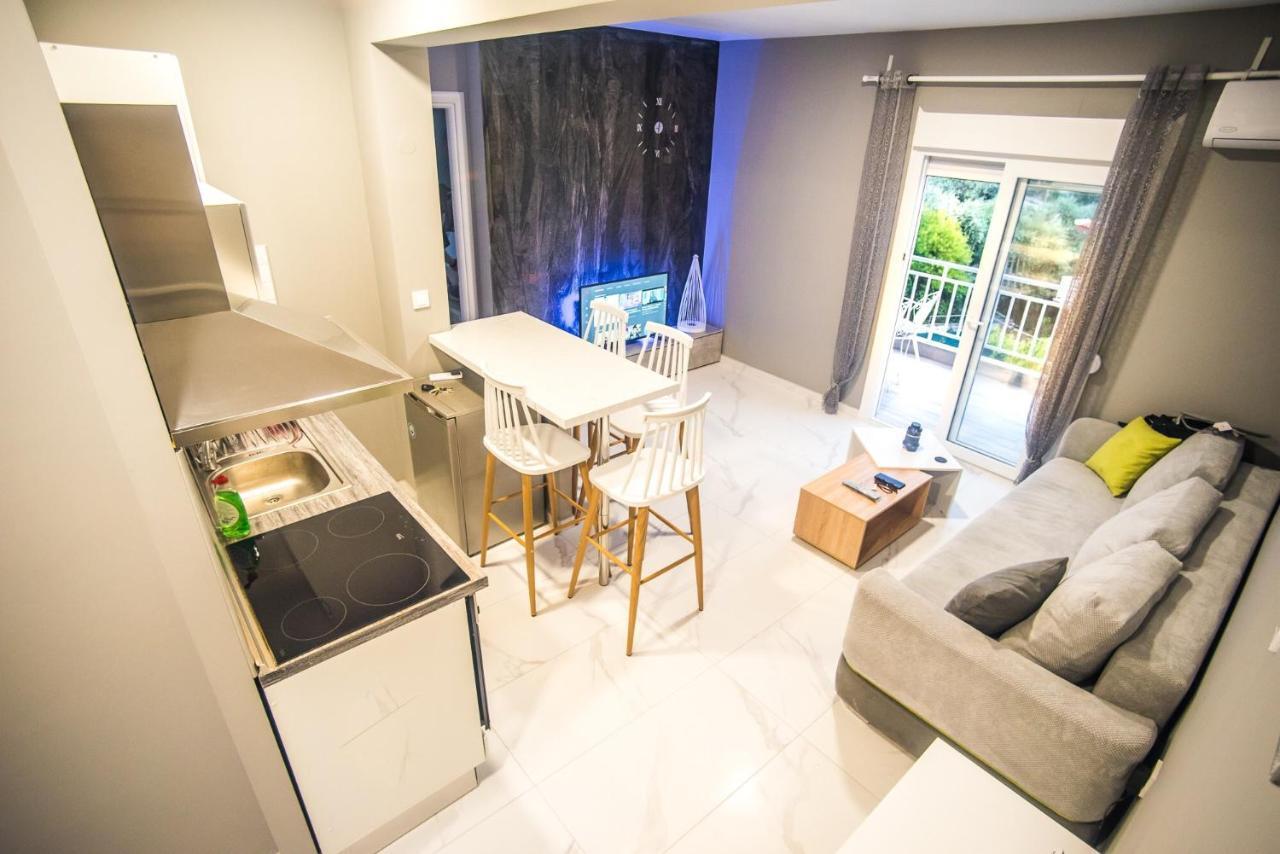 Diamond Lux Apartment PalaiónTsiflíkion Extérieur photo
